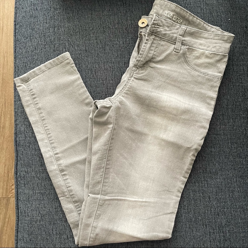Grey skinny jeans